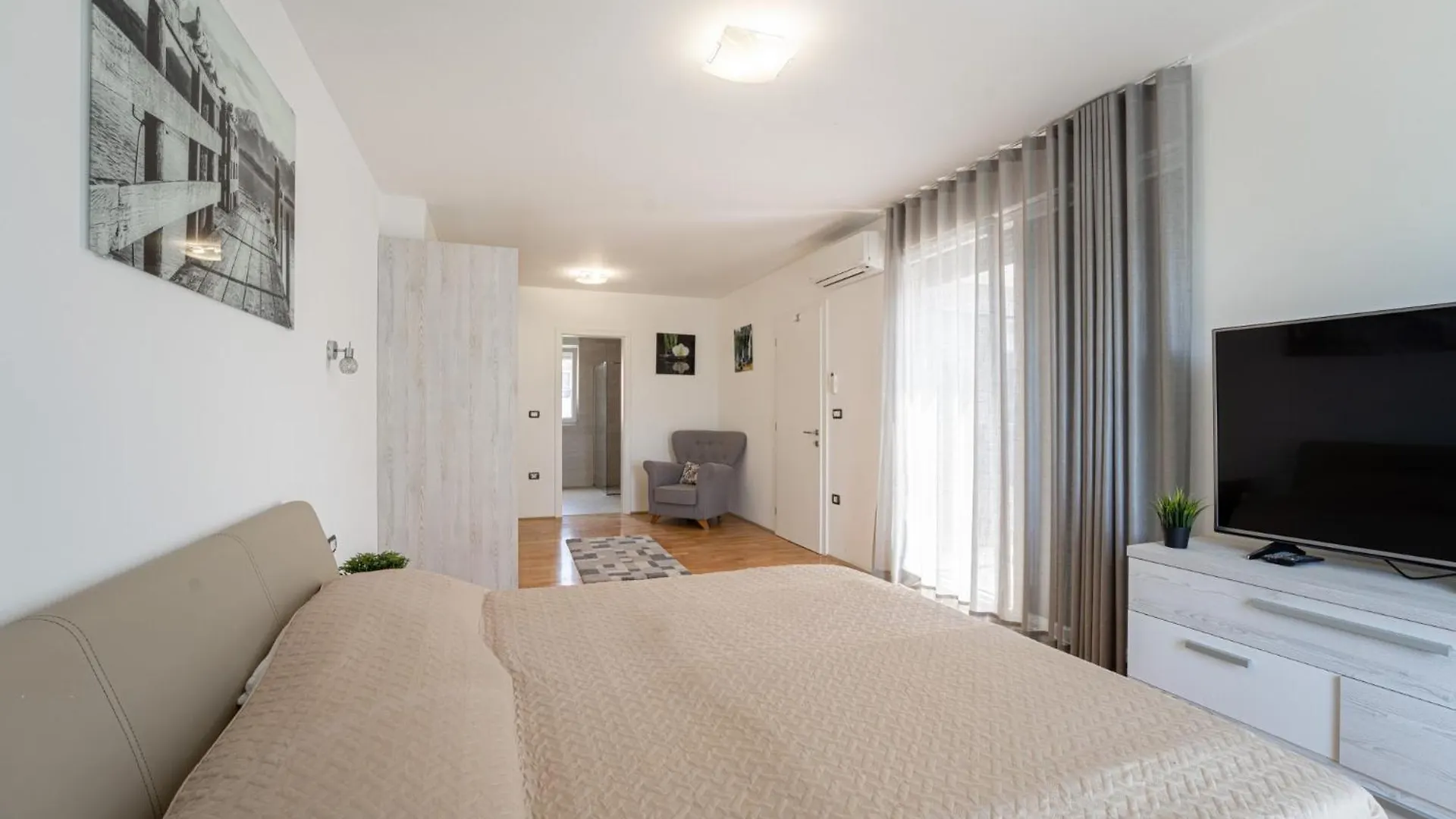 Villa Claudia In Pula - Haus Fuer 8 Personen