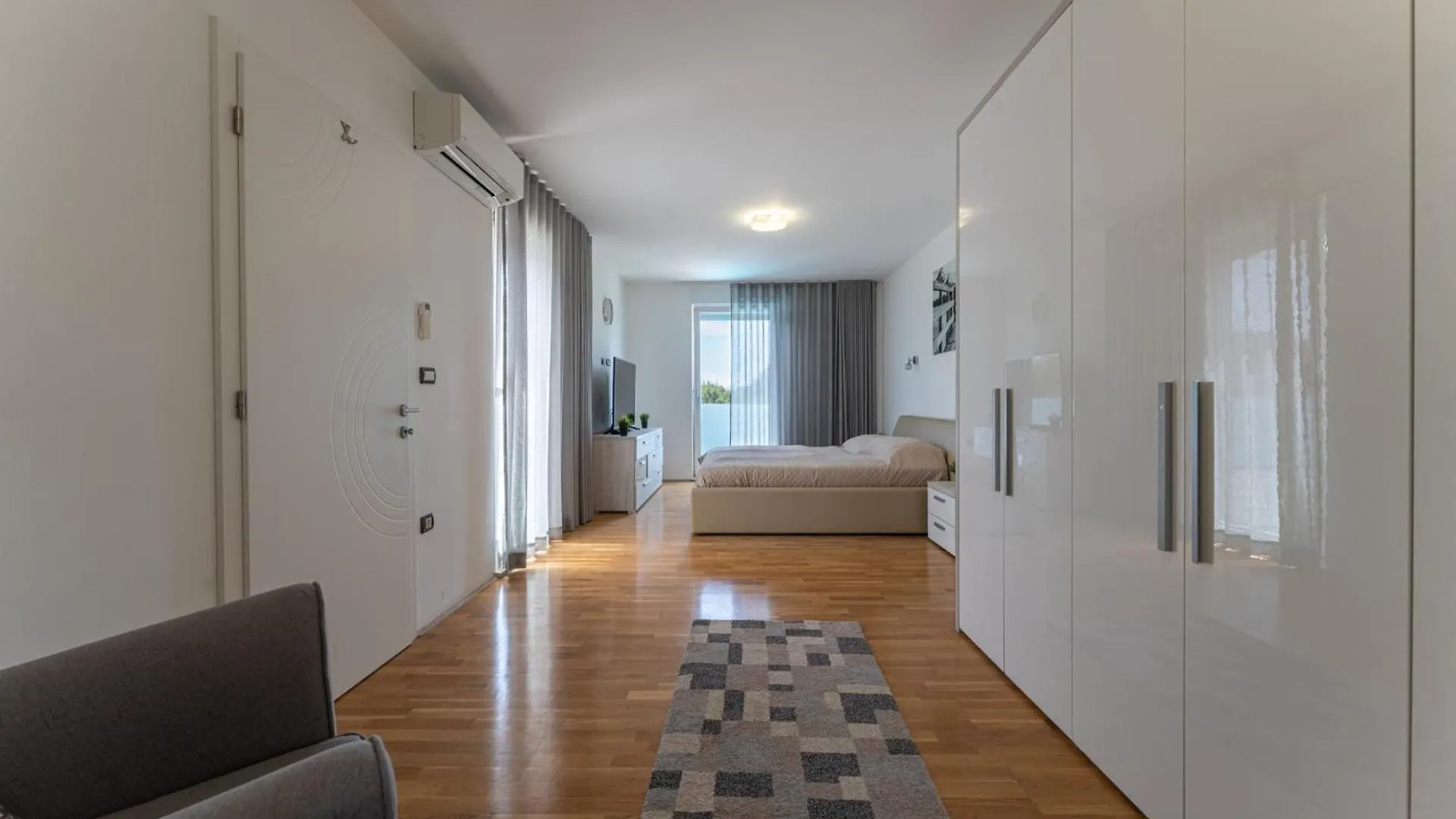 Villa Claudia In Pula - Haus Fuer 8 Personen