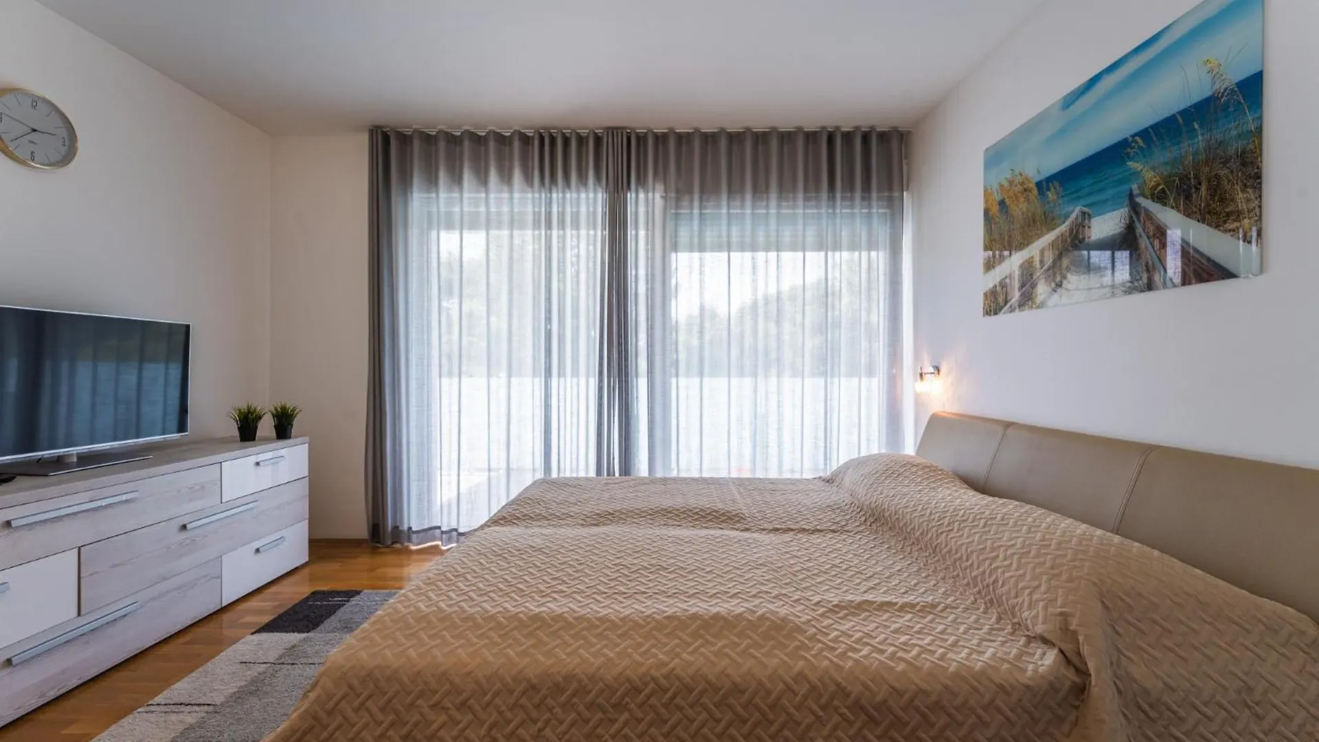 Villa Claudia In Pula - Haus Fuer 8 Personen