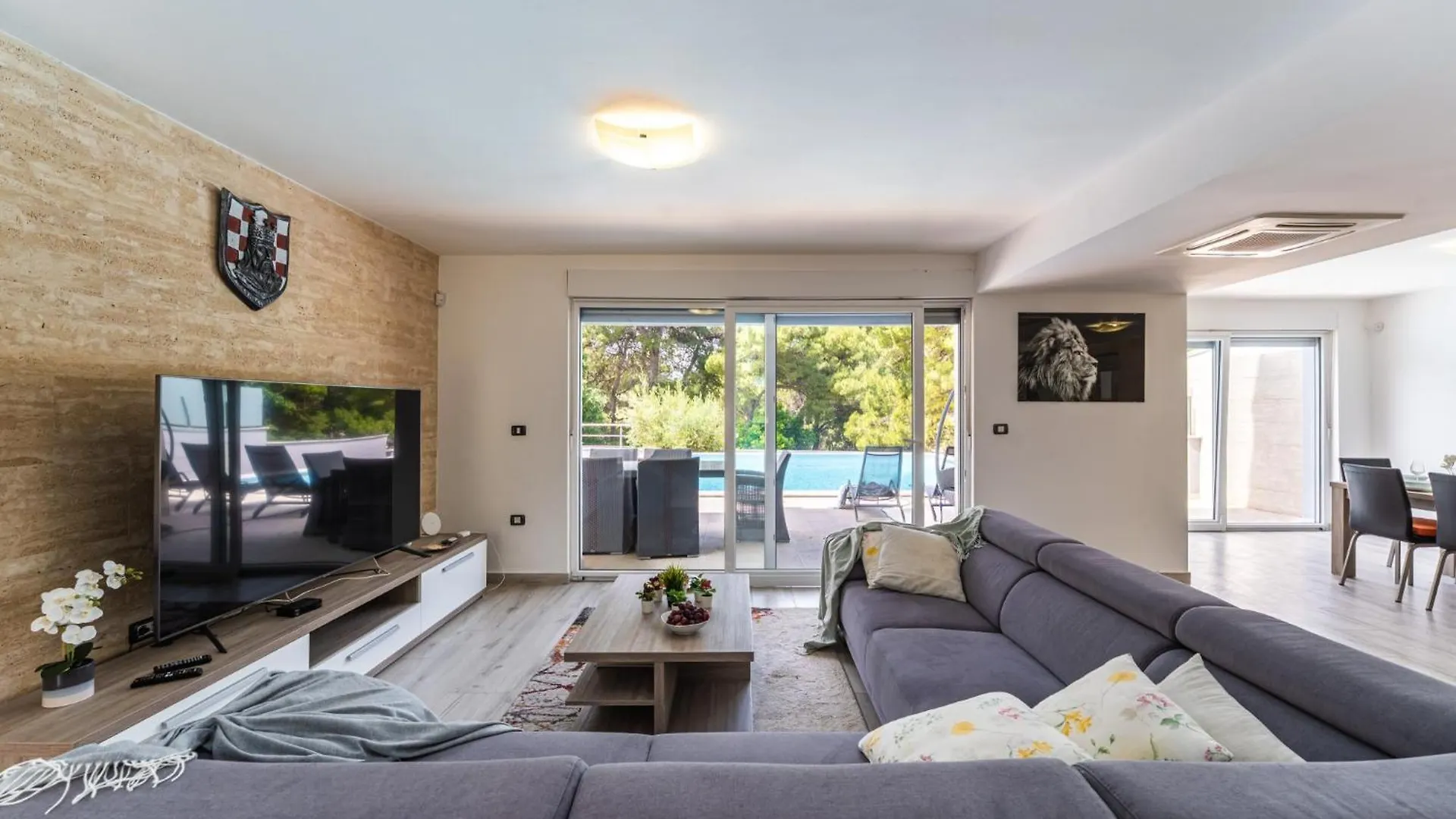Villa Claudia In Pula - Haus Fuer 8 Personen