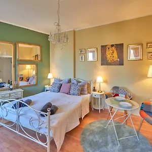 Old Romantic With Free Private Parking Apartamento